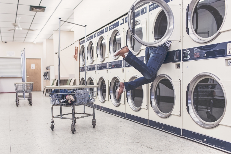 magasin-ST RAPHAEL-min_people-woman-laundry-laundromat-interior-design-art-946996-pxhere.com